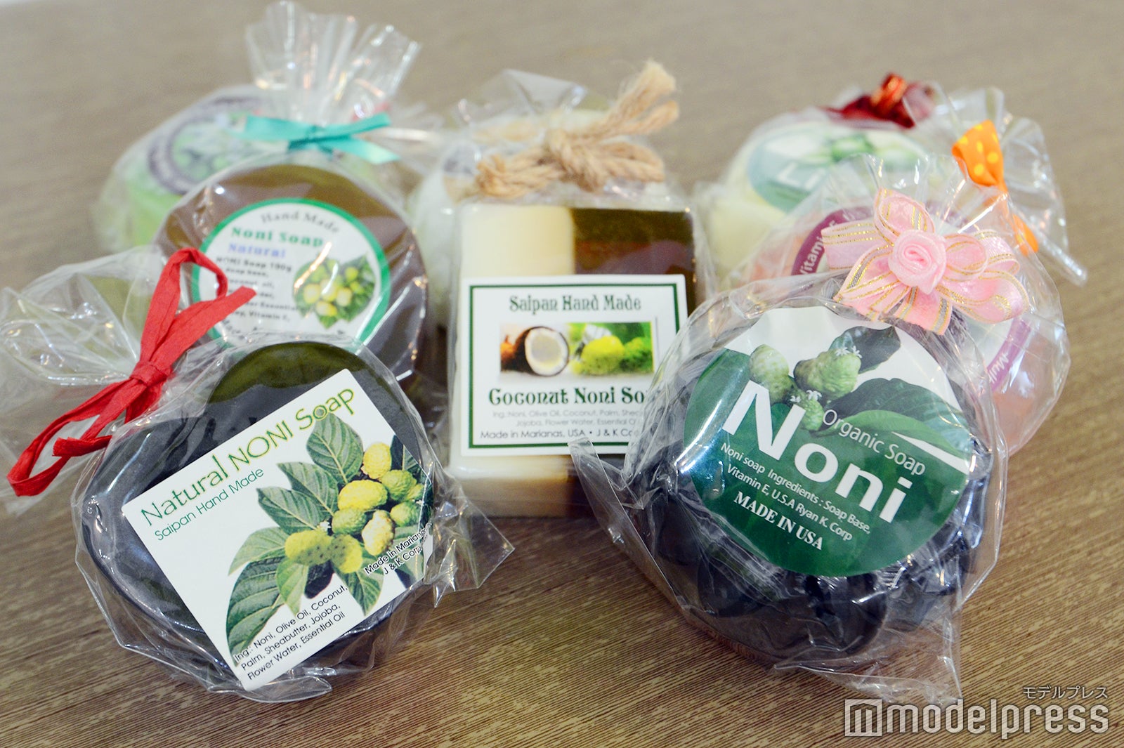 鎮静効果があると言われる植物ノニの成分を含むノニ石鹸もサイパン土産に人気（C）モデルプレス