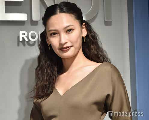 大政絢、“最高な旅”休日満喫ショットで美背中披露「美しい」「素敵」の声