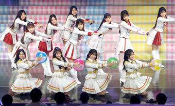 AKB48が19期生昇格記念ライブ センター・伊藤百花「成長を目に焼きつけて」5月卒業のメンバーもゲスト出演