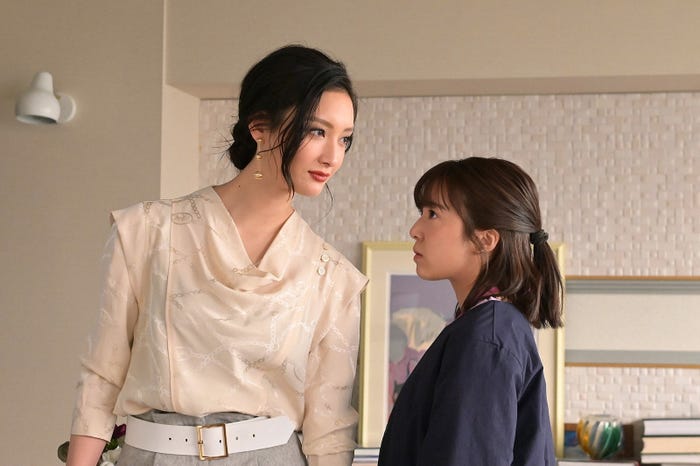 菜々緒、上白石萌音「オー!マイ・ボス!恋は別冊で」より(C)TBS