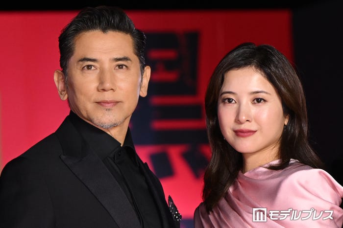 本木雅弘、吉高由里子(C)モデルプレス