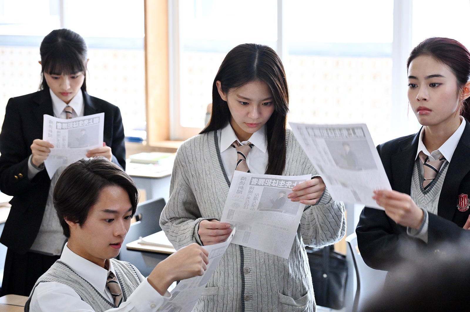 青山凌大、永瀬莉子、安斉星来「御上先生」第1話（C）TBS