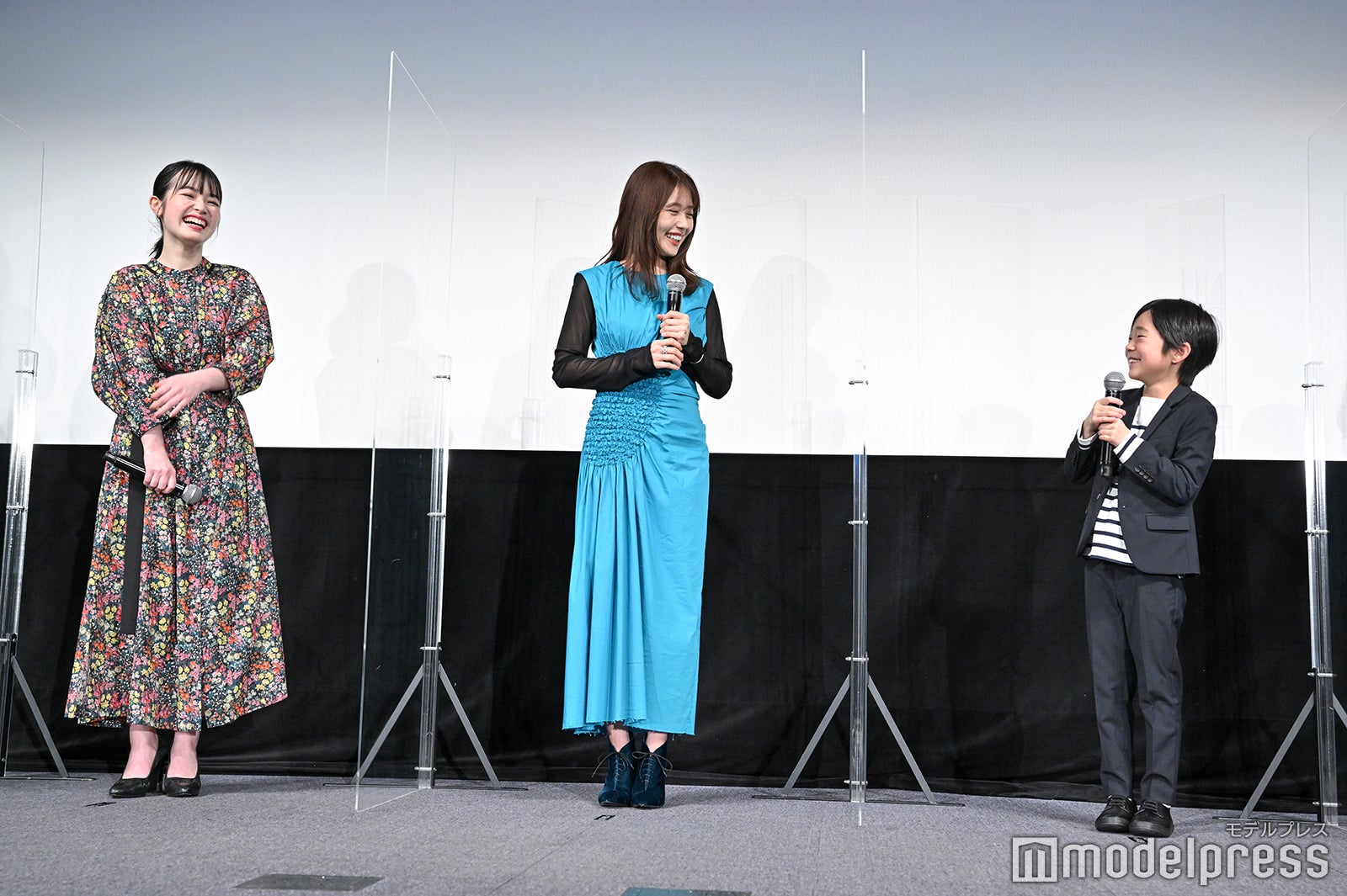 豊嶋花、有村架純、嶋田鉄太（C）モデルプレス