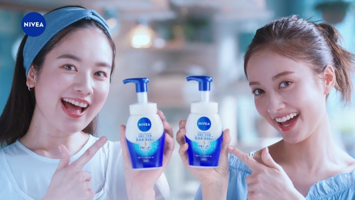 筧美和子、谷まりあ/WEBCMより(提供写真)