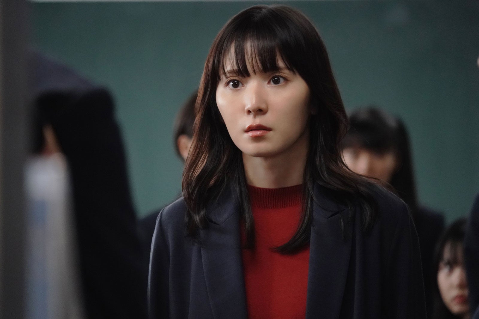 松岡茉優「最高の教師 1年後、私は生徒に■された」第8話より（C）日本テレビ