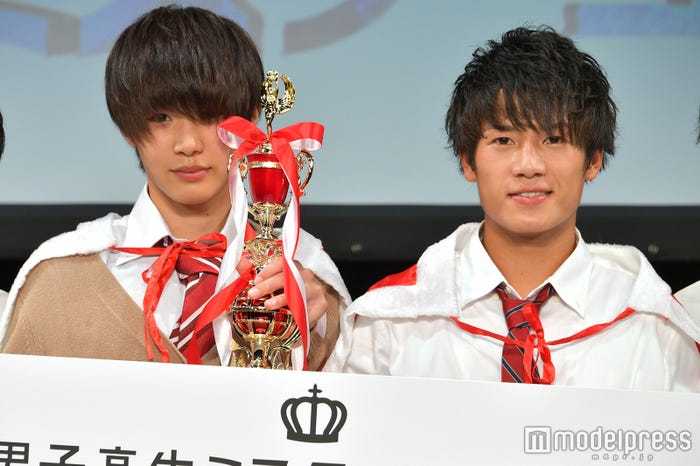 「男子高生ミスターコン2017」九州・沖縄地方予選/左から:グランプリ野田悠斗くん&準グランプリ吉田顕栄郎くん(C)モデルプレス