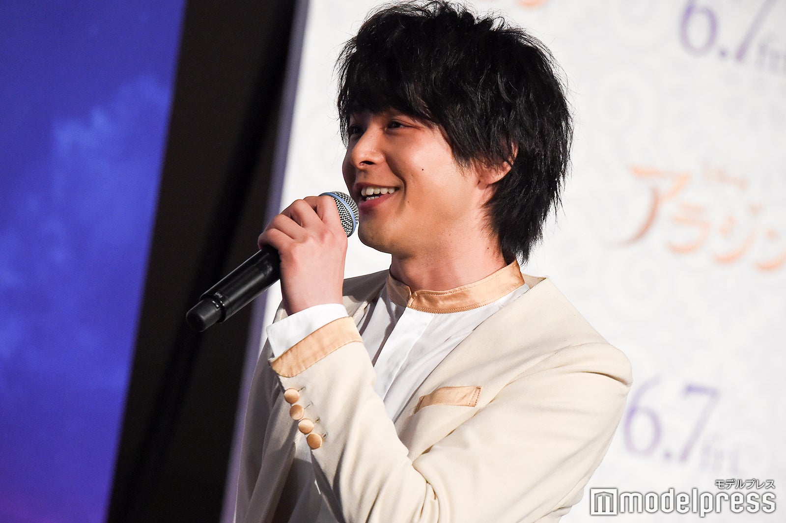 中村倫也、生歌唱ステージで念願実現「一番の楽しみ」＜アラジン＞