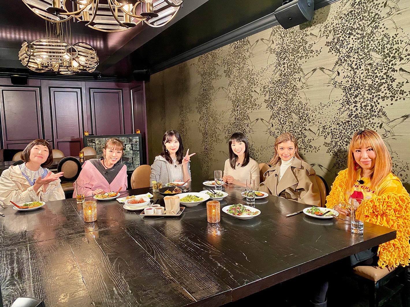 （左から）川村エミコ、若槻千夏、指原莉乃、近藤麻理恵、ローラ、ブリトニー・トーキョー（C）日本テレビ