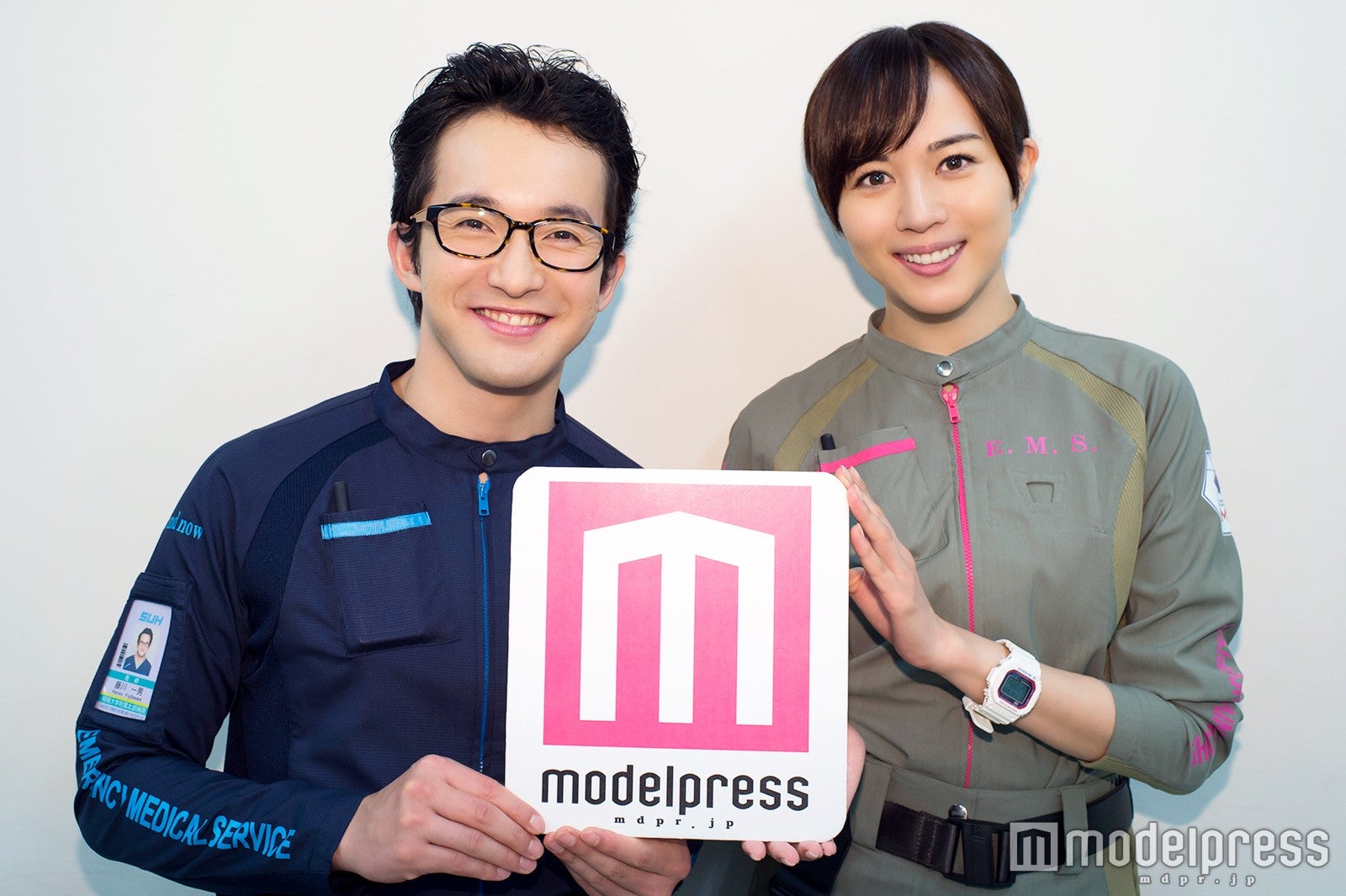 浅利陽介＆比嘉愛未 （C）モデルプレス