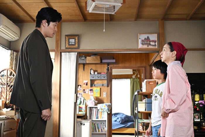 鈴木亮平、矢崎滉、原田美枝子「リブート」第9話(C)TBS