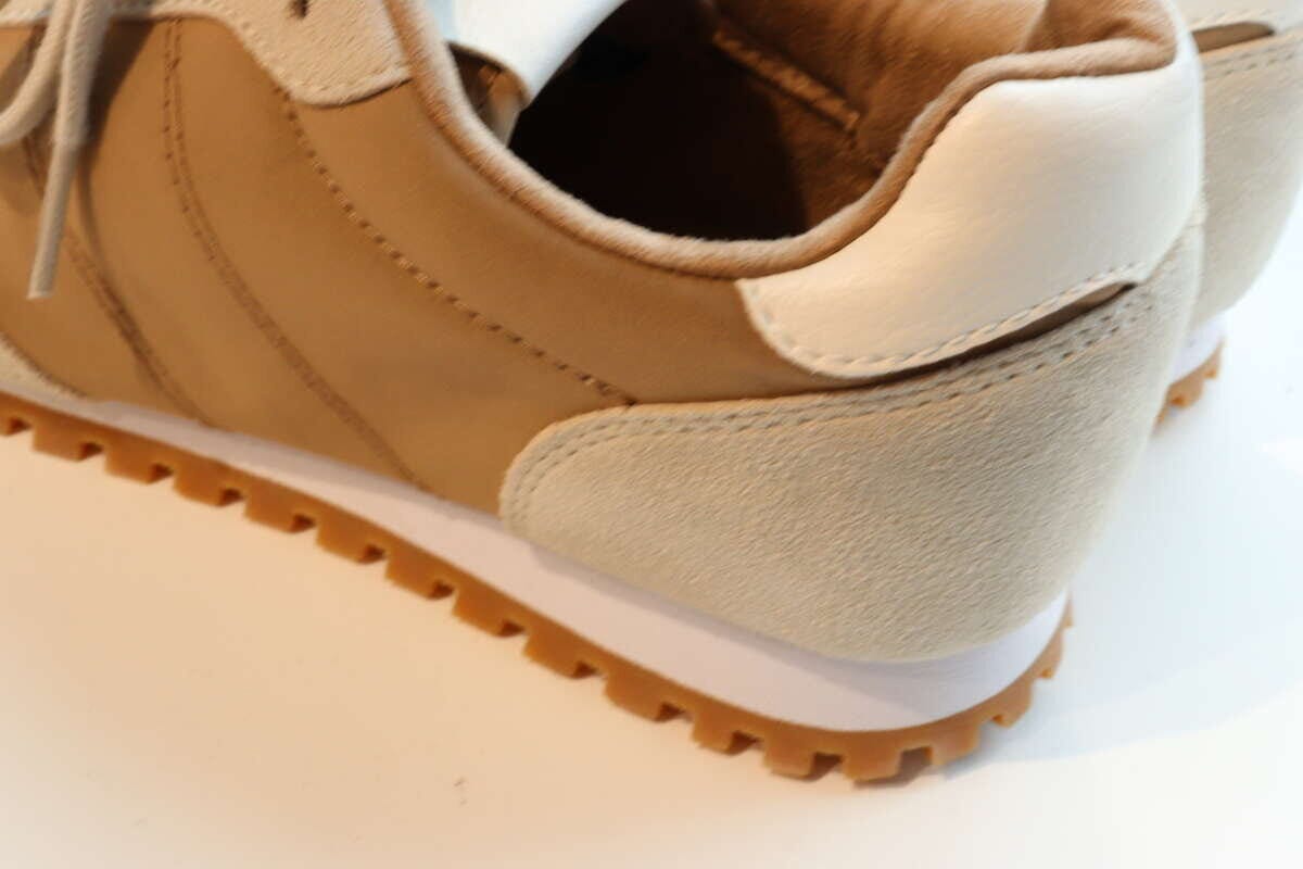 異素材デザイン ユニクロシー2026年春夏コンビネーションスニーカー異素材デザイン