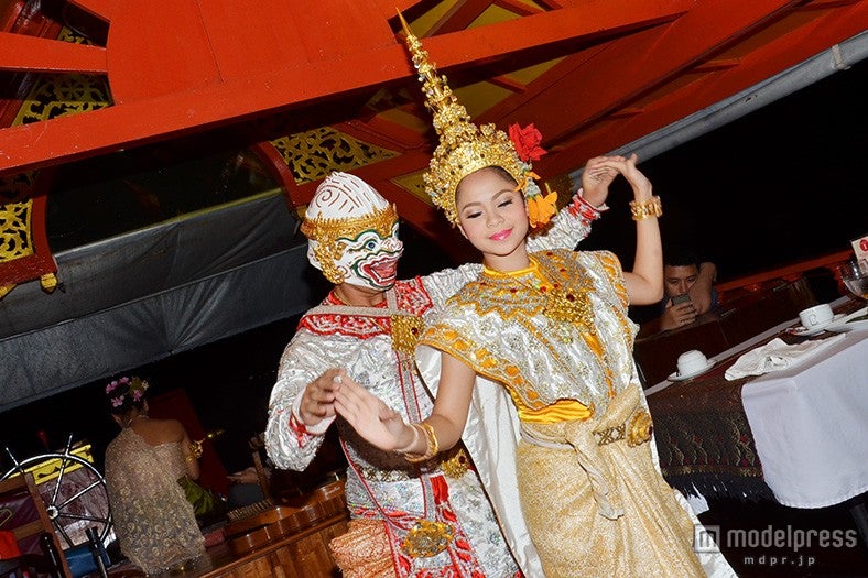 綺羅びやかな民族衣装にも注目