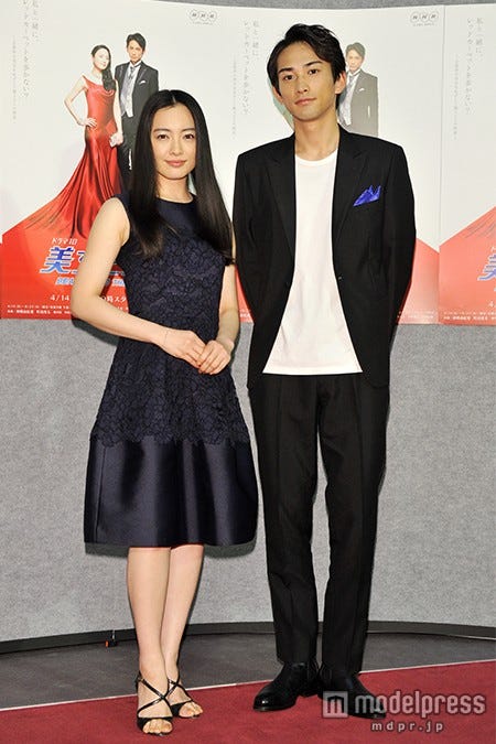 (左から)仲間由紀恵、町田啓太