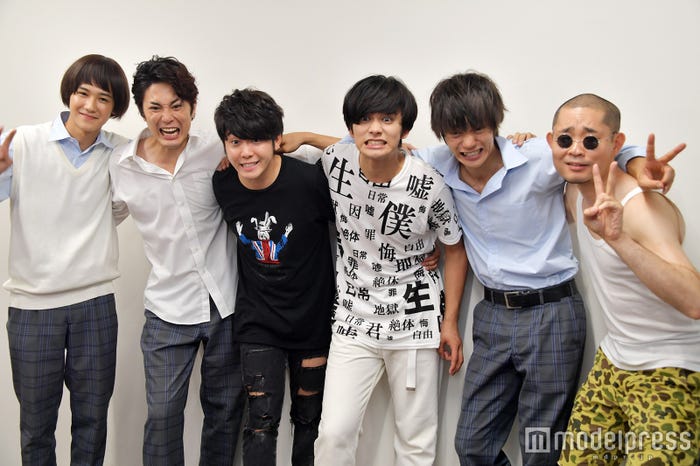 (左から)葉山奨之、間宮祥太朗、大森元貴(Mrs. GREEN APPLE)、北村匠海(DISH//)、窪田正孝、今野浩喜(C)モデルプレス