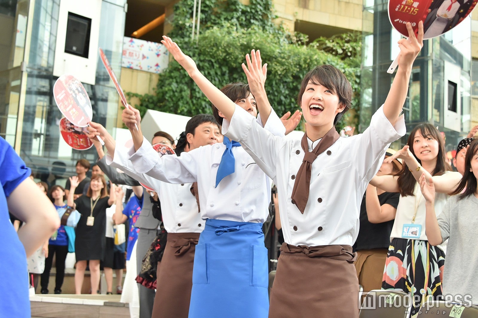 ライブを楽しむキャスト陣（C）モデルプレス