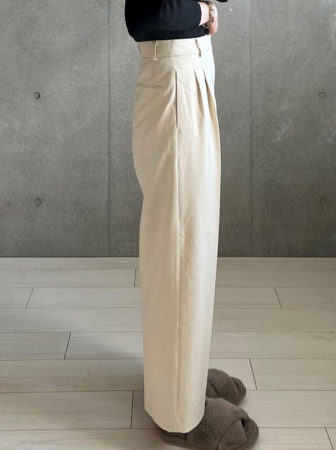 ユニクロ タックワイドパンツ ユニクロ タックワイドパンツ 横