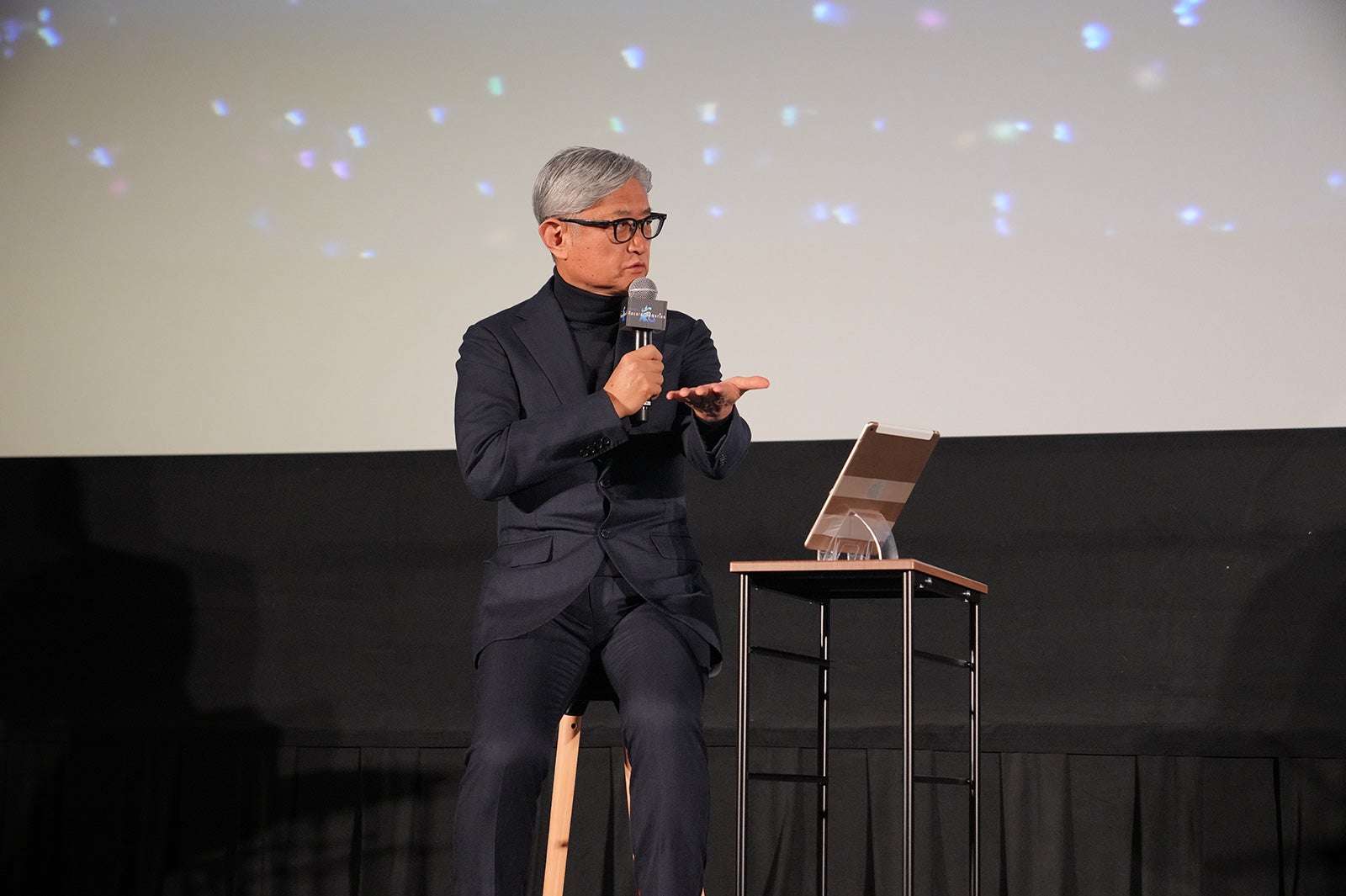 堤幸彦監督（C）2021 J Storm Inc.