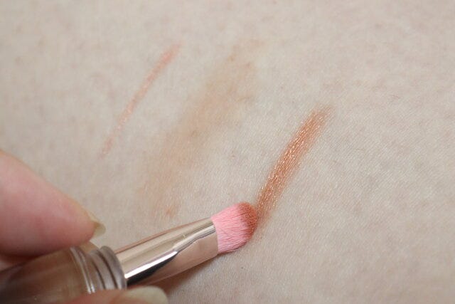 ダイソーのメイクアップブラシのアイシャドウブラシ