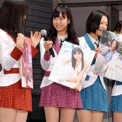 渡辺美優紀(中央)