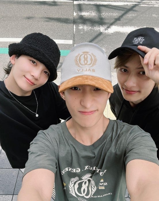 SEVENTEEN、大阪満喫ショット続々公開「嬉しい」「散歩したい」の声