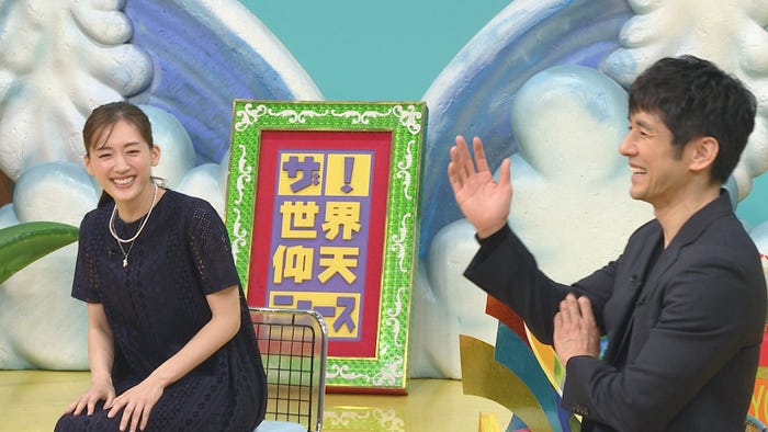 綾瀬はるか、西島秀俊 (C)日本テレビ