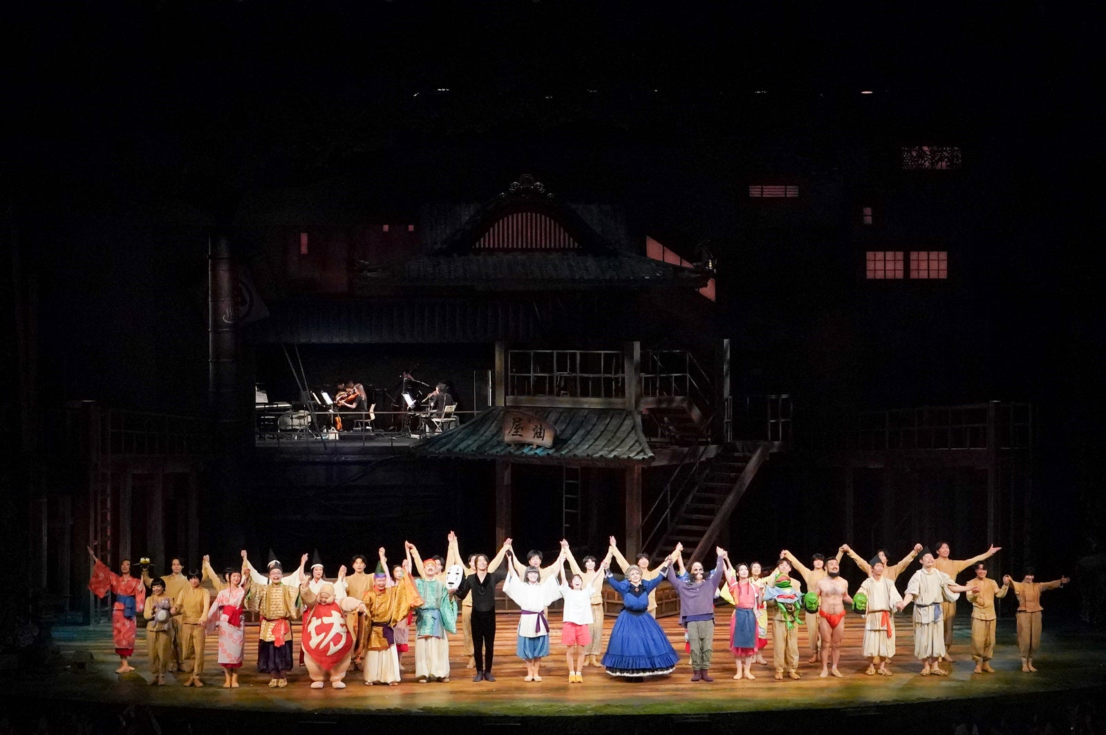 舞台「千と千尋の神隠し」カーテンコール（提供写真）