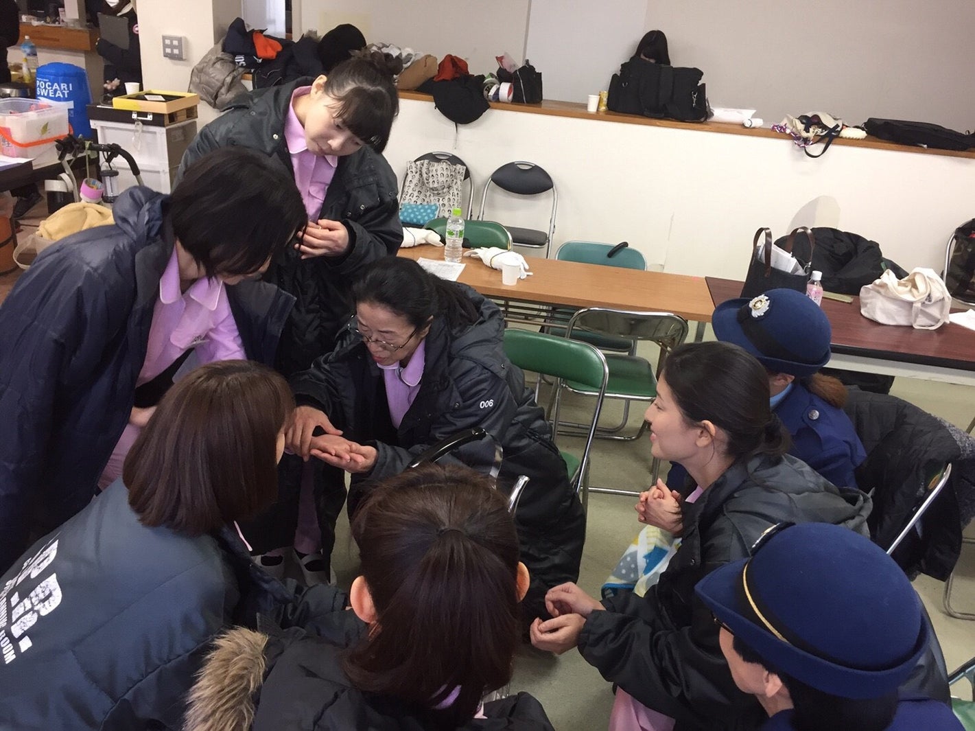 撮影現場でのオフショット（C）モデルプレス