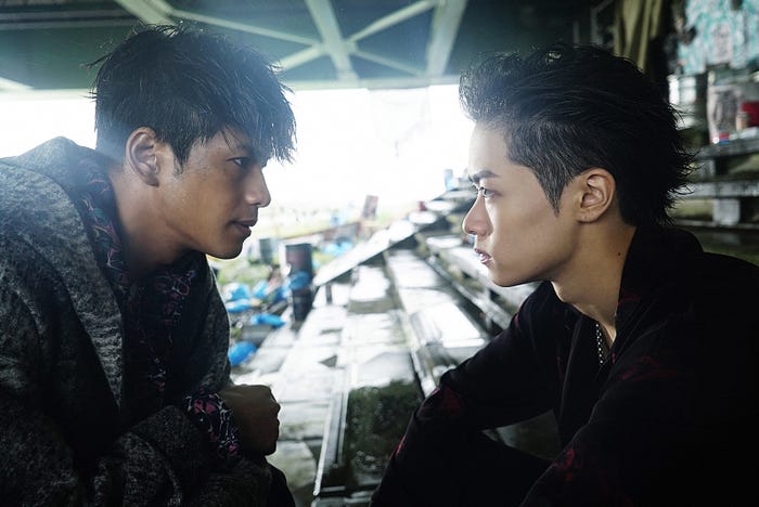 森崎ウィン、川村壱馬/「6 from HiGH&LOW THE WORST」より(C)HI-AX(C)高橋ヒロシ(秋田書店)