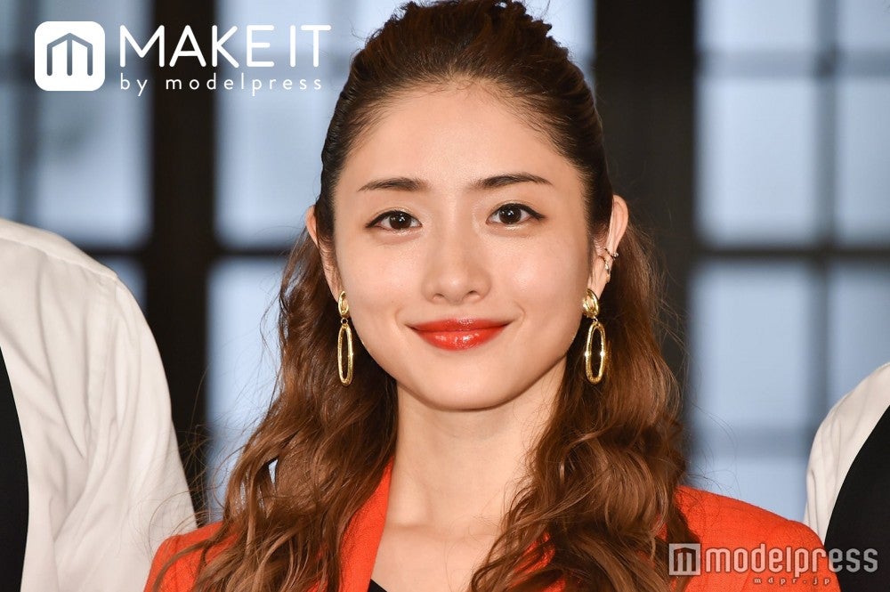 前髪で印象チェンジ 石原さとみに学ぶヘアスタイル6パターン 前髪ありなし別 ショート ロングまで モデルプレス