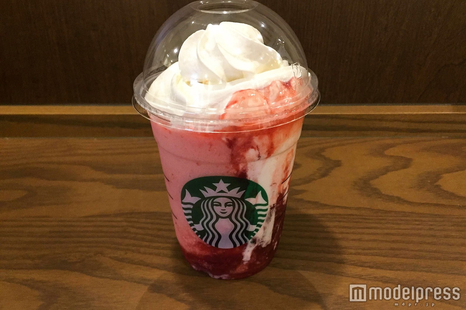 ストロベリー ディライト フラペチーノ（C）モデルプレス