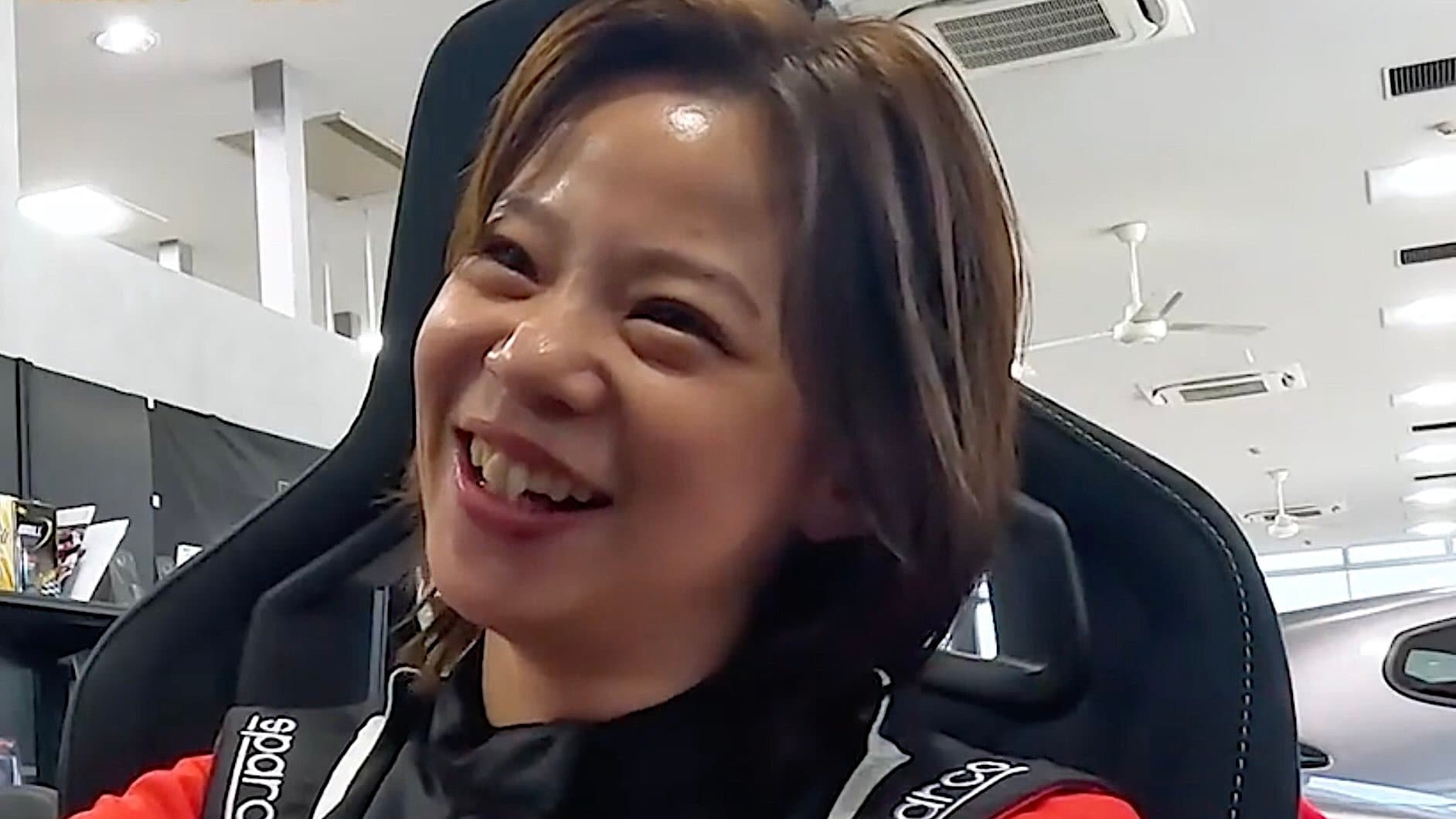 「何やってるんですか！」高木菜那、レーシングスーツ姿でまさかの登場 引退後と思えない太腿に「パツパツやん」チョコプラ長田驚く