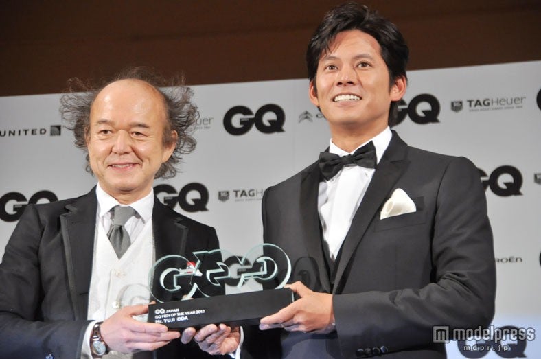（左から）「GQ JAPAN」編集長・鈴木正文氏、織田裕二