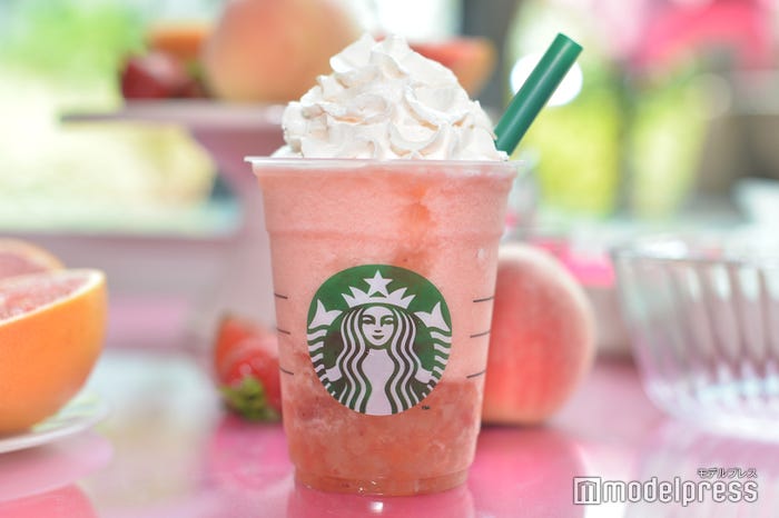 ピーチ ピンク フルーツ フラペチーノ(R) (C)モデルプレス