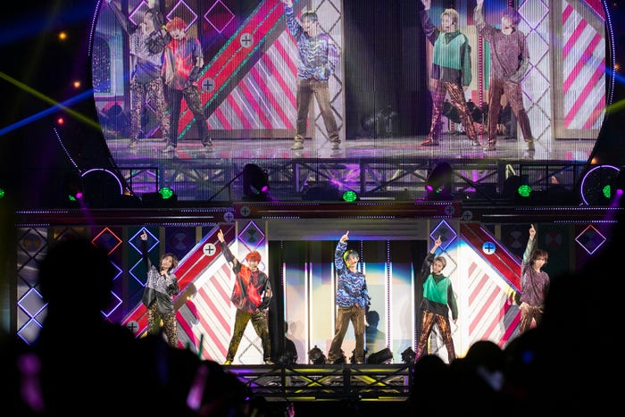 超特急(カメラマン:米山三郎、笹森健一)