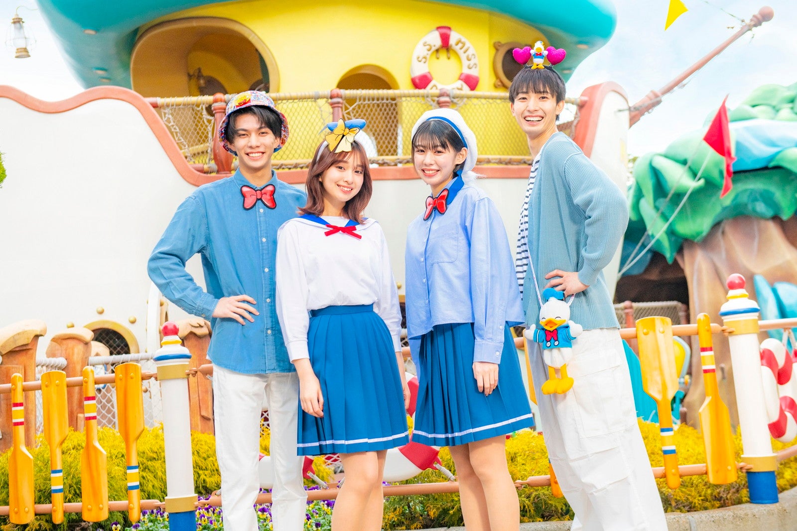 ハット3,600円、パッチン1,200円、付け襟2,400円、カチューシャ各2,400円、ペレー帽3,400円、ショルダーバッグ3,600円（C）Disney