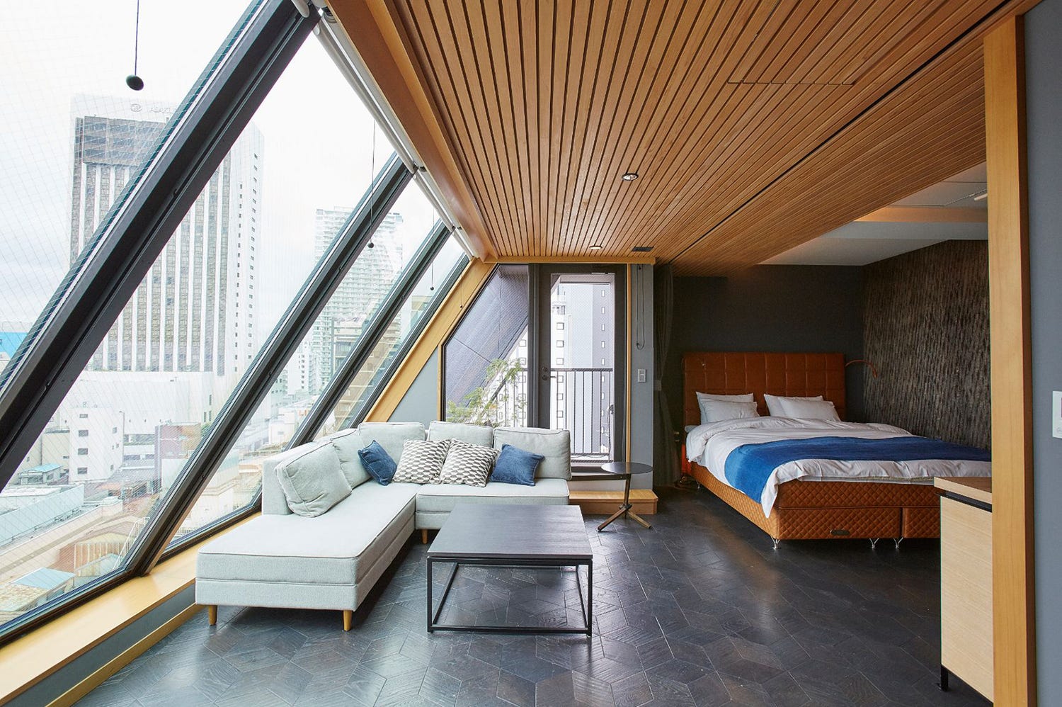 「浅草九倶楽部」ホテル・飲食・劇場の“劇場一体型ホテル”へと一新