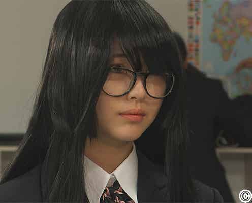「あの花」で話題の女優・浜辺美波、“地味系女子”から華麗な変身「高校デビューの恋」