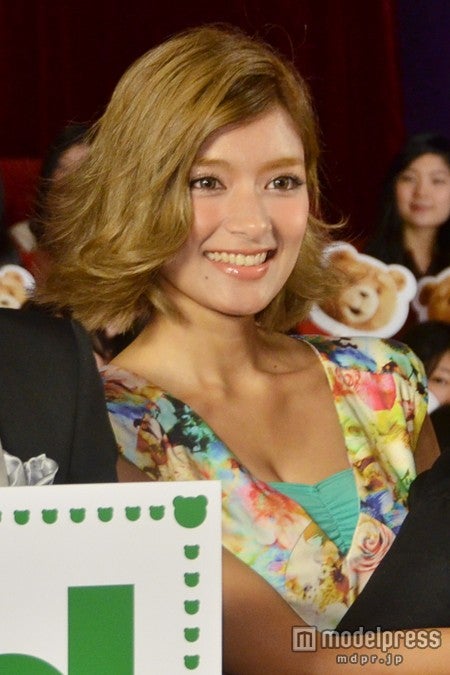 ローラ、益若つばさの離婚にコメント　