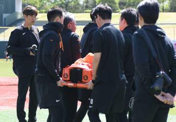 巨人・泉口 打球が顔面直撃で救急搬送 試合前練習中グラウンド騒然 脳振とう特例抹消→石塚を緊急登録