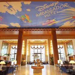 ディズニーアンバサダーホテル・ロビー（C）Disney