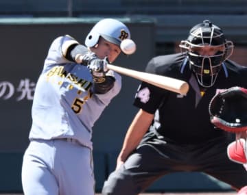 阪神 近本光司が先頭打者アーチ！2球目の内角高め直球を右翼ポール際へ 敵地がどよめく OP戦で好調を維持