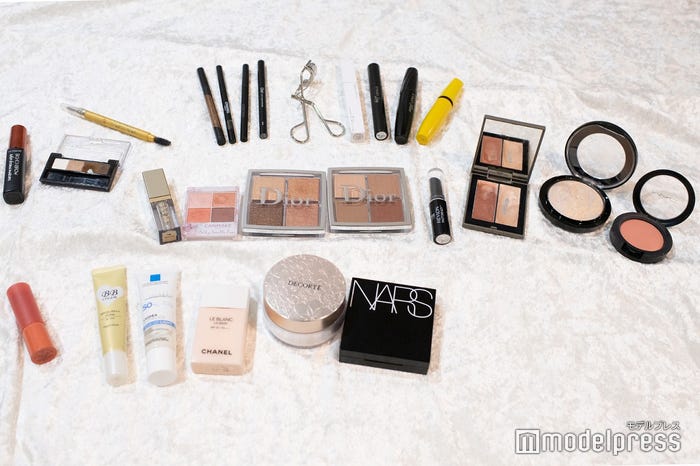 白間美瑠の私物メイクポーチ(C)モデルプレス