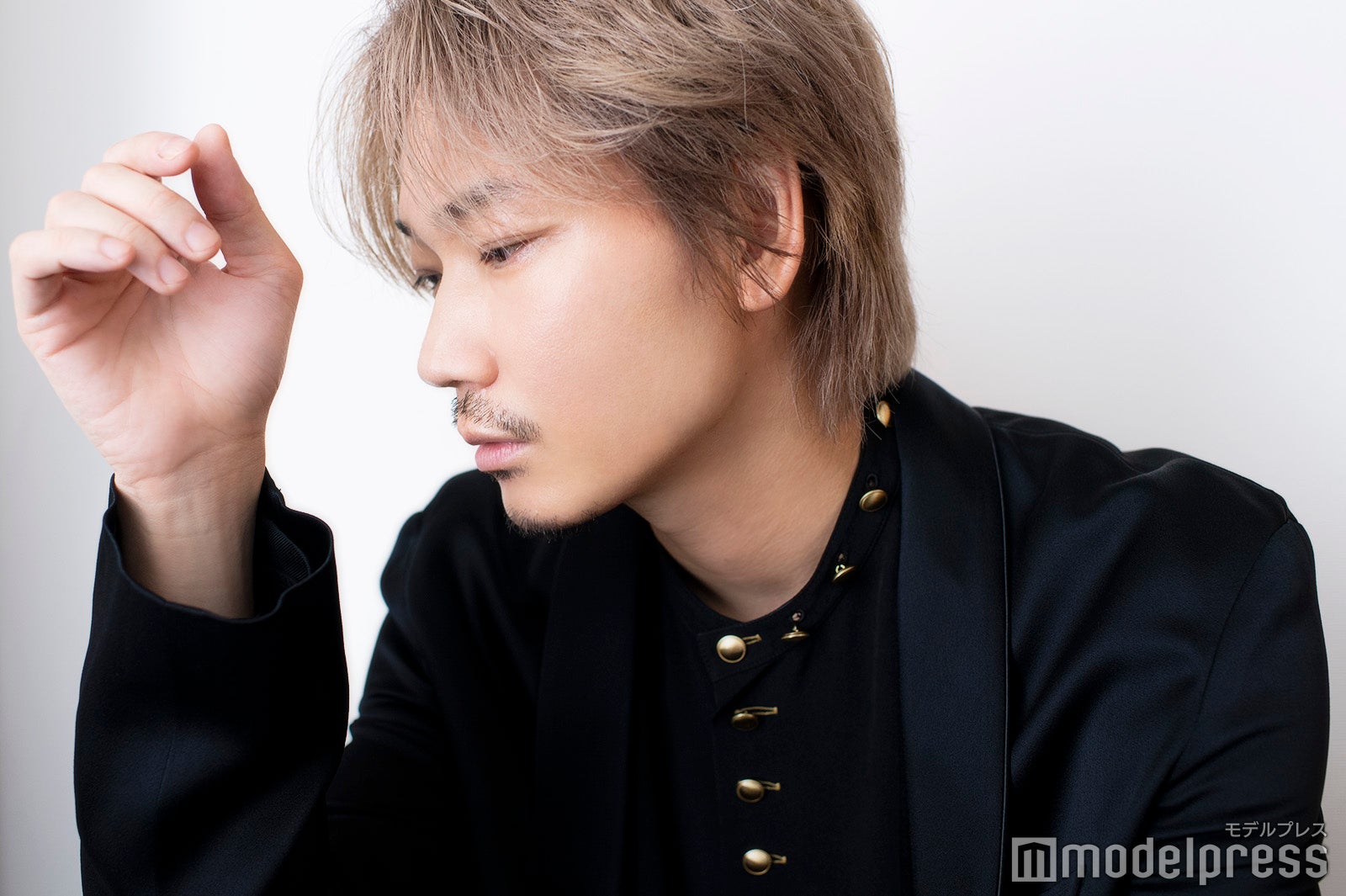 「だからこそ、僕は今に存在している」――綾野剛、石田秀範監督へ感謝（C）モデルプレス