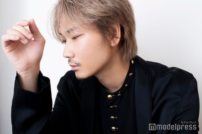 「だからこそ、僕は今に存在している」――綾野剛、石田秀範監督へ感謝(C)モデルプレス