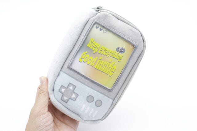 Y2Kゲーム機ポーチ　デザイン