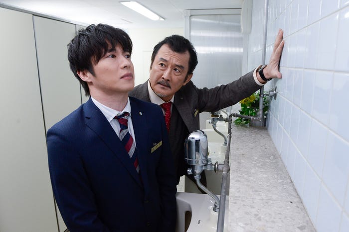 田中圭、吉田鋼太郎/「おっさんずラブ」第1話より(C)テレビ朝日