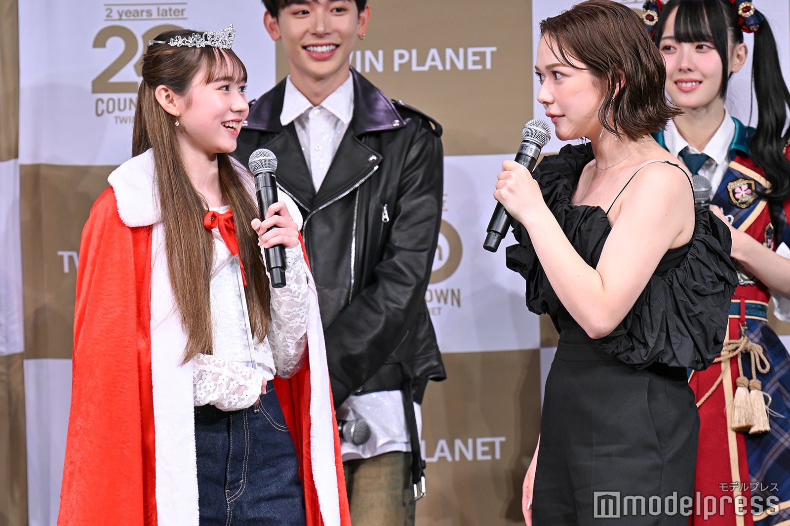 才福亜莉咲さん、村重杏奈（C）モデルプレス