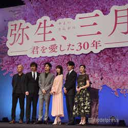 （左から）遊川和彦監督、小澤征悦、成田凌、波瑠、岡田健史、黒木瞳（C）モデルプレス