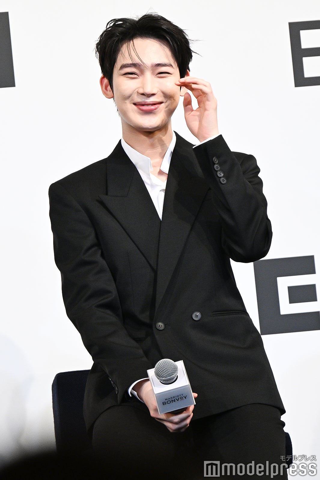 おにぎり好き発言の後に照れてしまうSUNOO（ソヌ）（C）モデルプレス