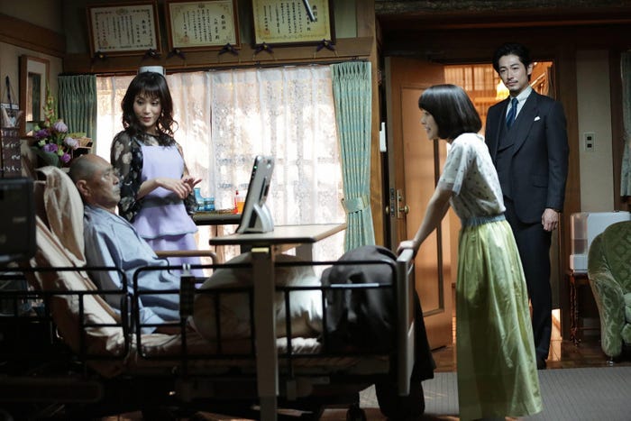 伊武雅刀、山口紗弥加、岸井ゆきの、ディーン・フジオカ/「モンテ・クリスト伯 ー華麗なる復讐ー」第8話より(C)フジテレビ